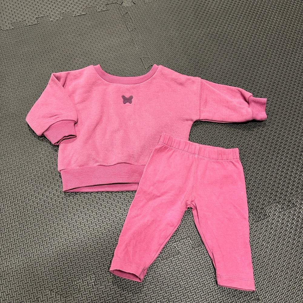 4/20$ Baby Pink Sweatshirt and Pants Set size 0-3 months